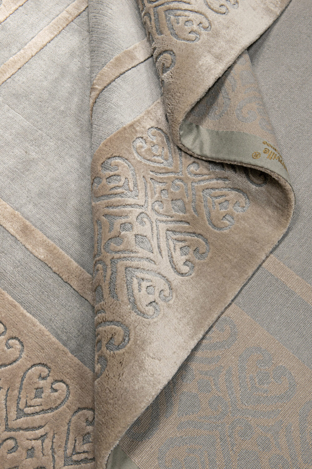 Tapis de luxe design et haut de gamme sur mesure • Mansart