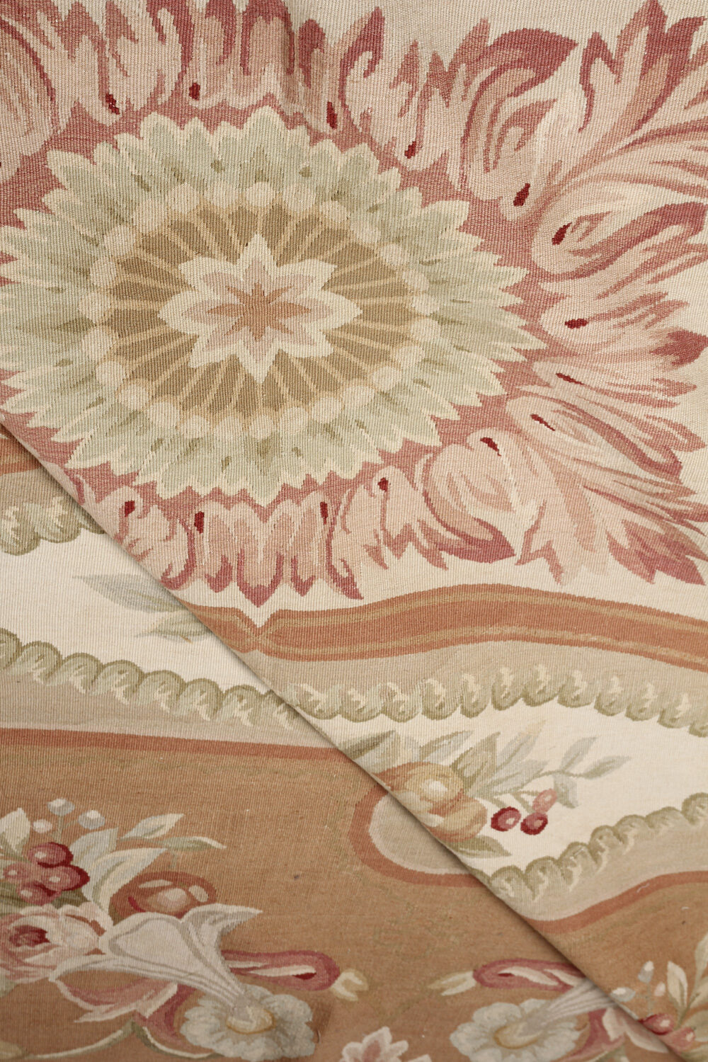 Tapis de luxe design et haut de gamme sur mesure • Cantenac