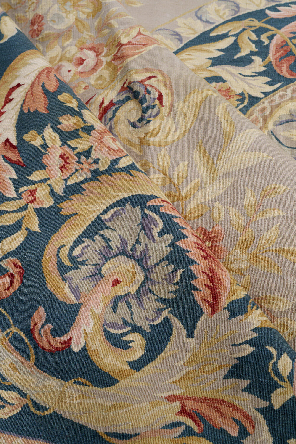 Tapis de luxe design et haut de gamme sur mesure • Desmirail