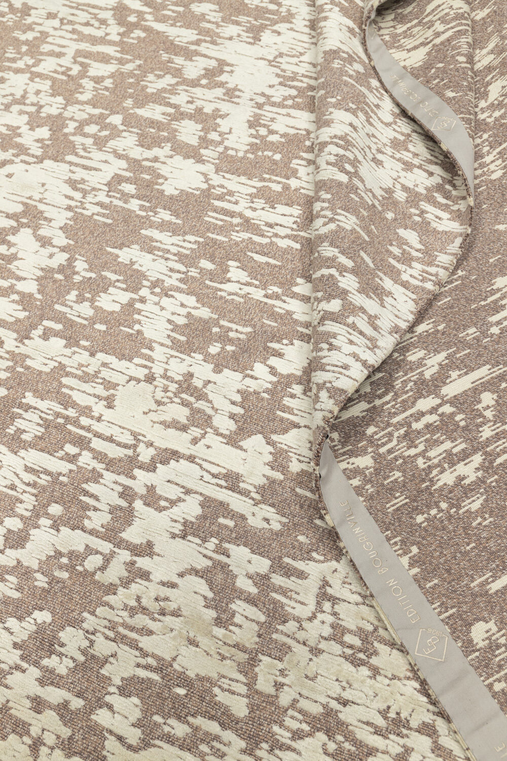 Tapis de luxe design et haut de gamme sur mesure • MADAMA