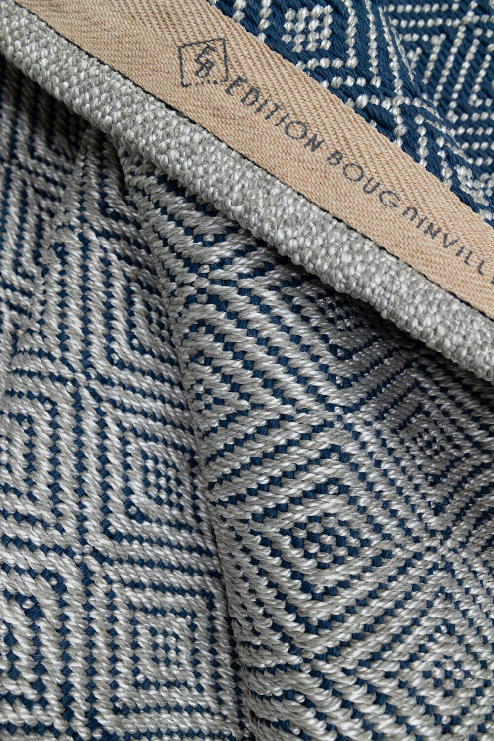 Tapis de luxe design et haut de gamme sur mesure • MAUR
