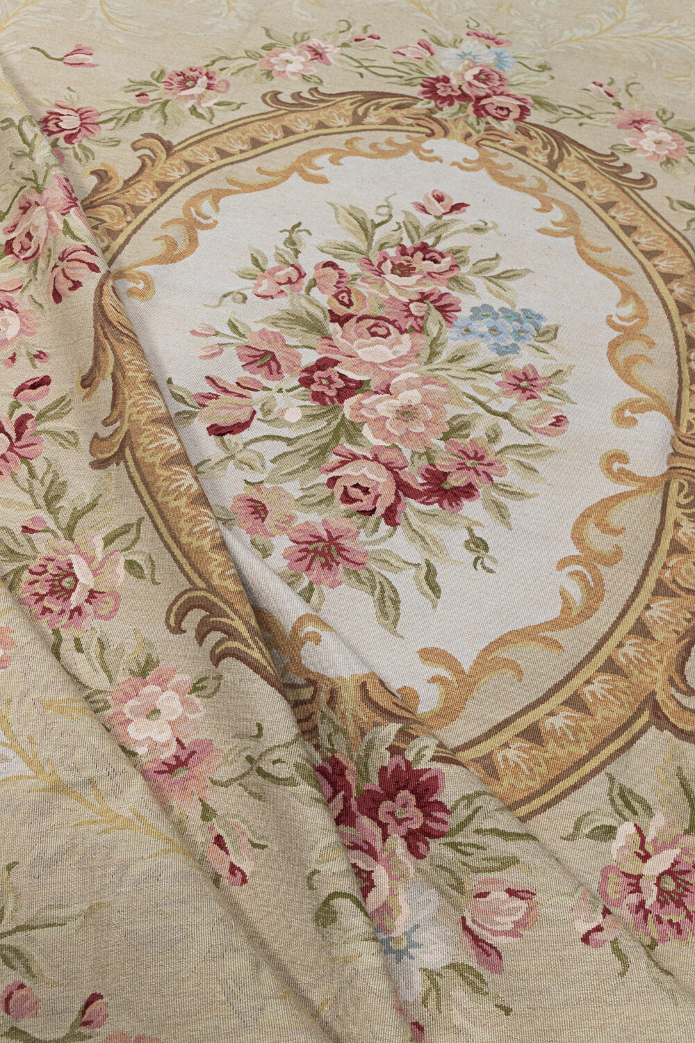 Tapis de luxe design et haut de gamme sur mesure • Mirabeau