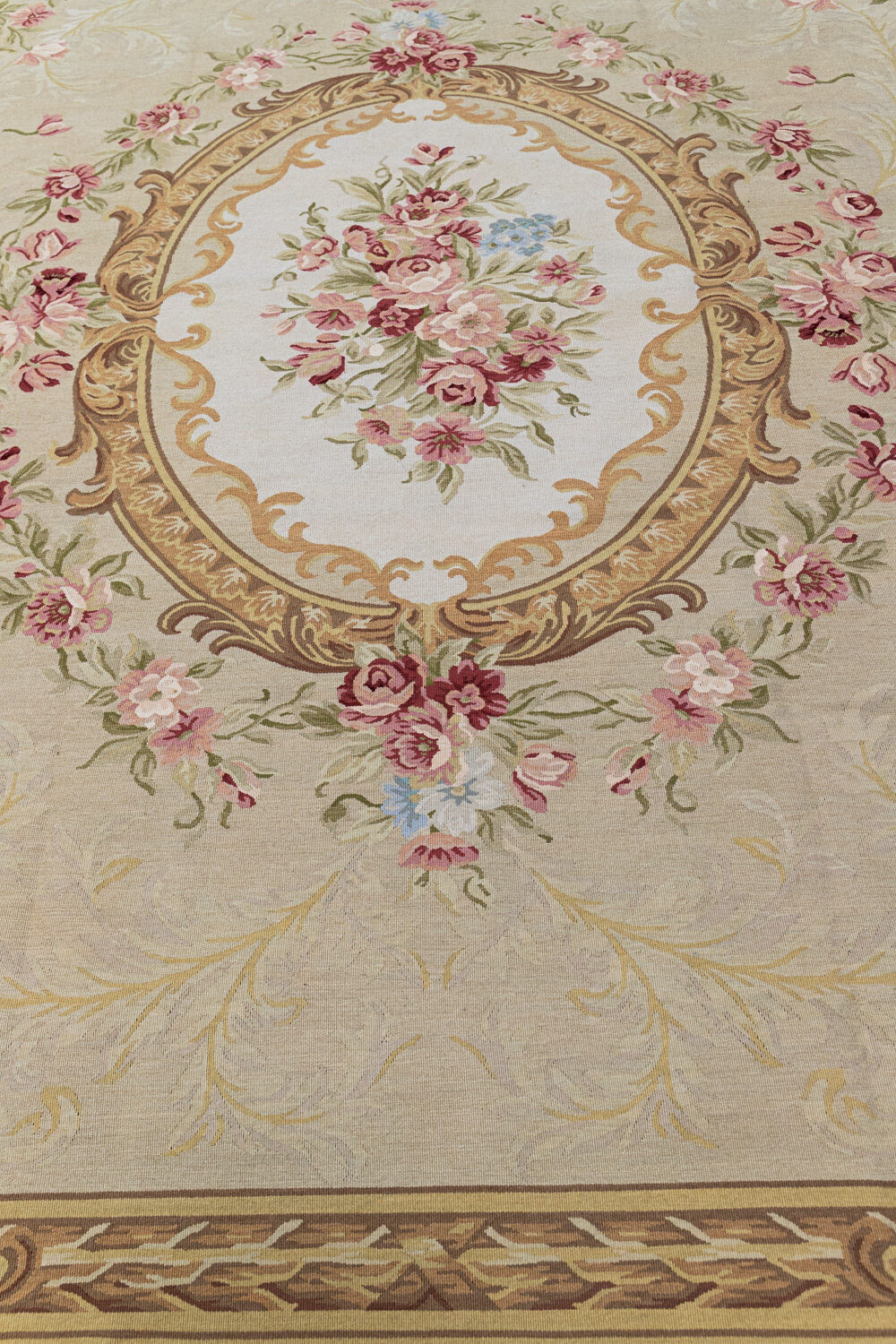 Tapis de luxe design et haut de gamme sur mesure • Mirabeau