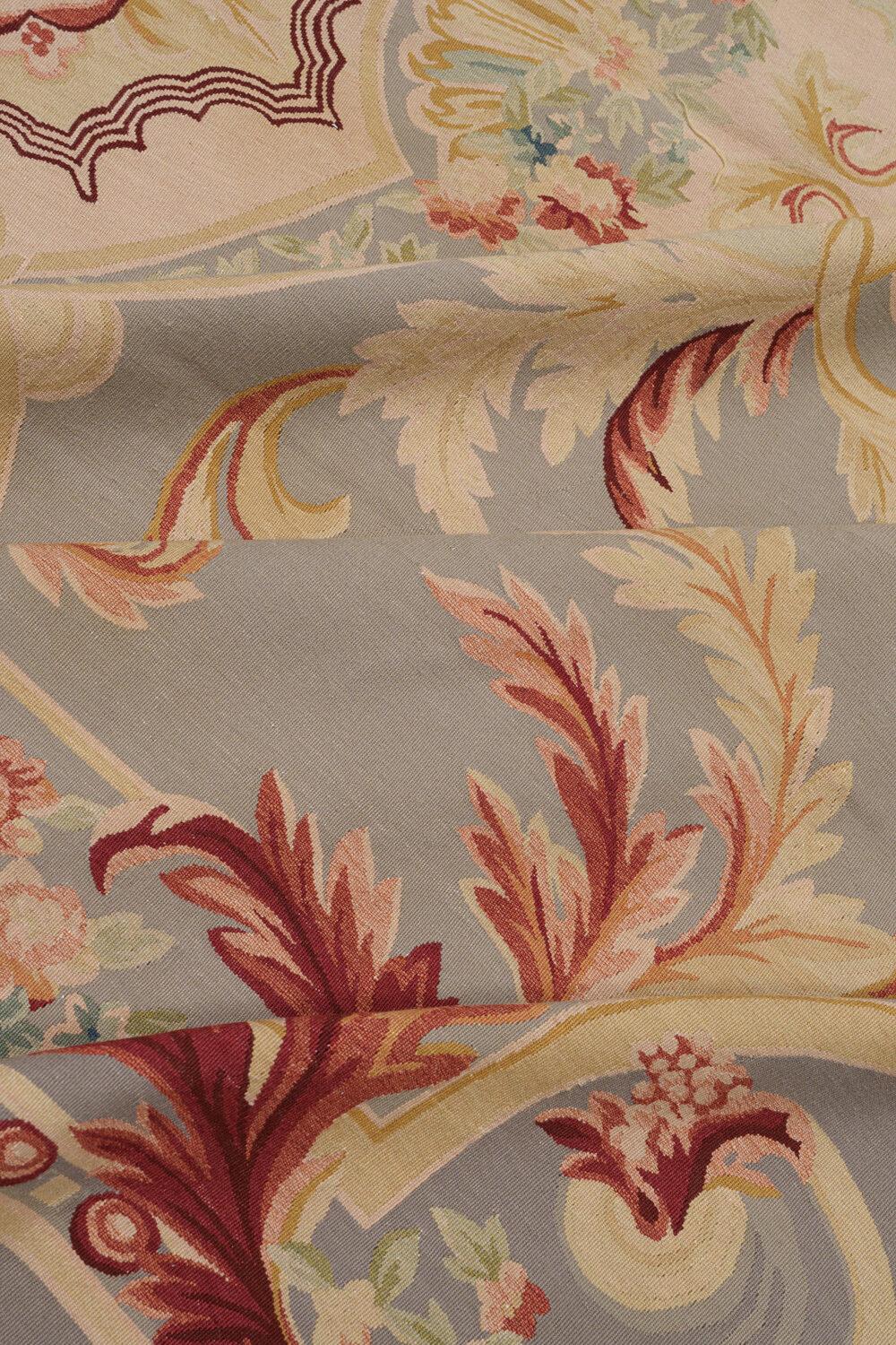 Tapis de luxe design et haut de gamme sur mesure • Montmirail