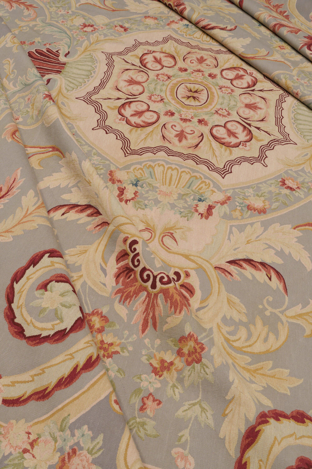 Tapis de luxe design et haut de gamme sur mesure • Montmirail