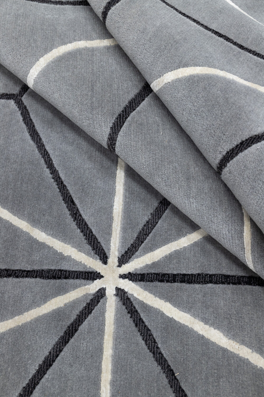 Tapis de luxe design et haut de gamme sur mesure • Pyramis