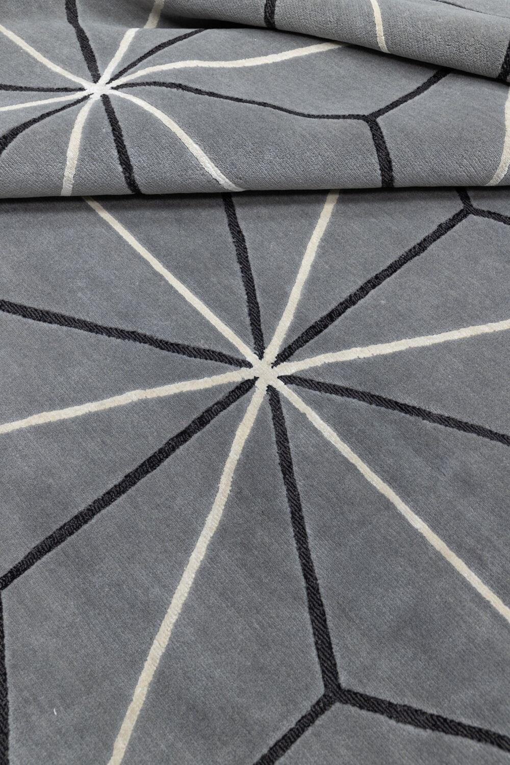 Tapis de luxe design et haut de gamme sur mesure • Pyramis
