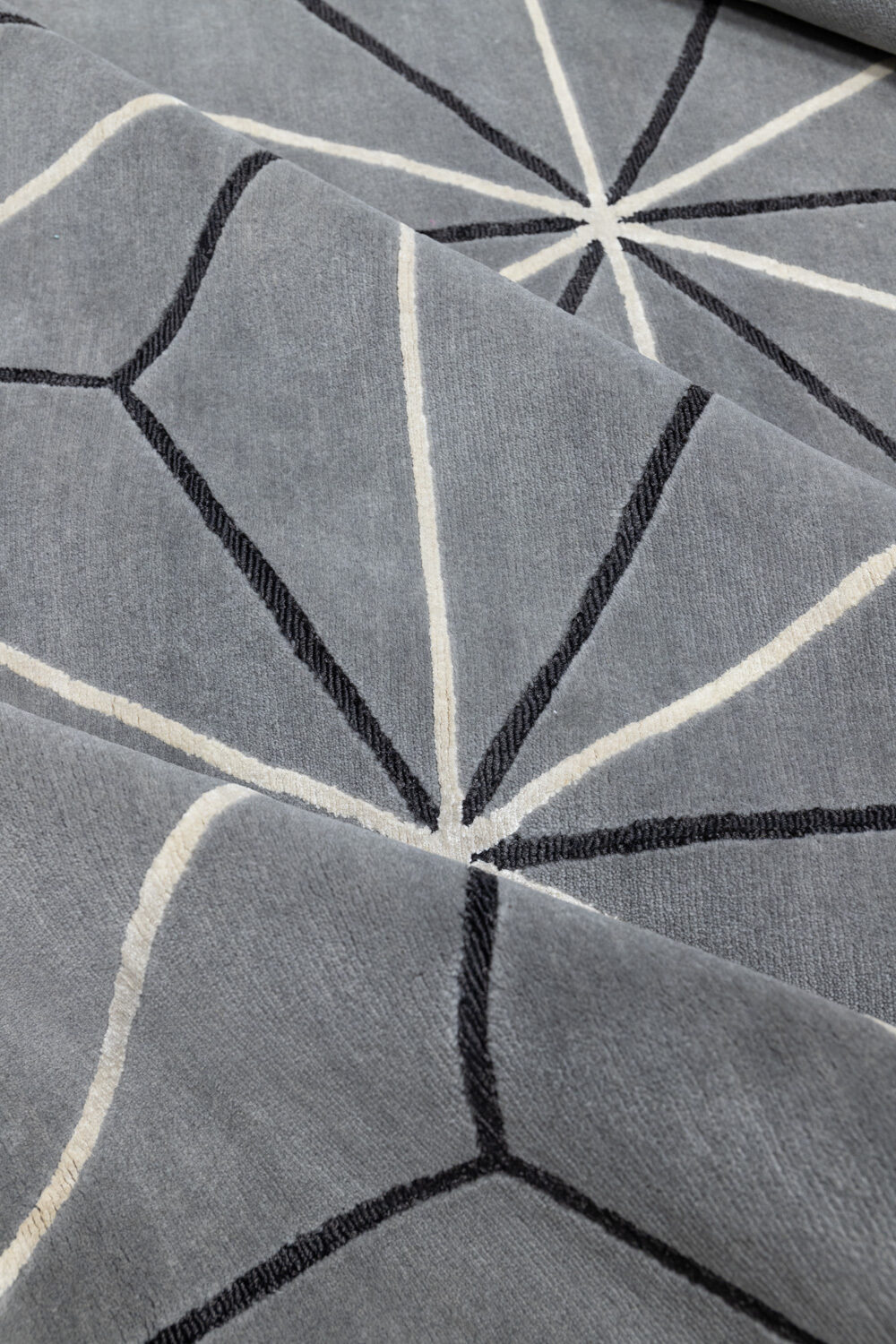 Tapis de luxe design et haut de gamme sur mesure • Pyramis