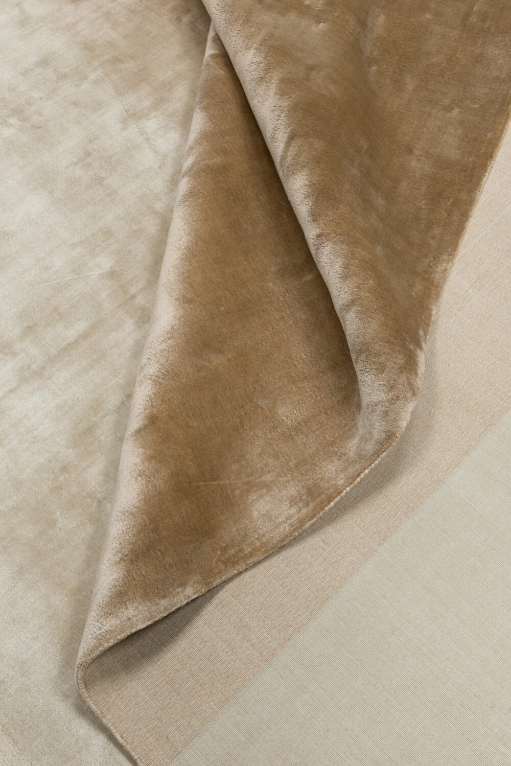Tapis de luxe design et haut de gamme sur mesure • Rainbow