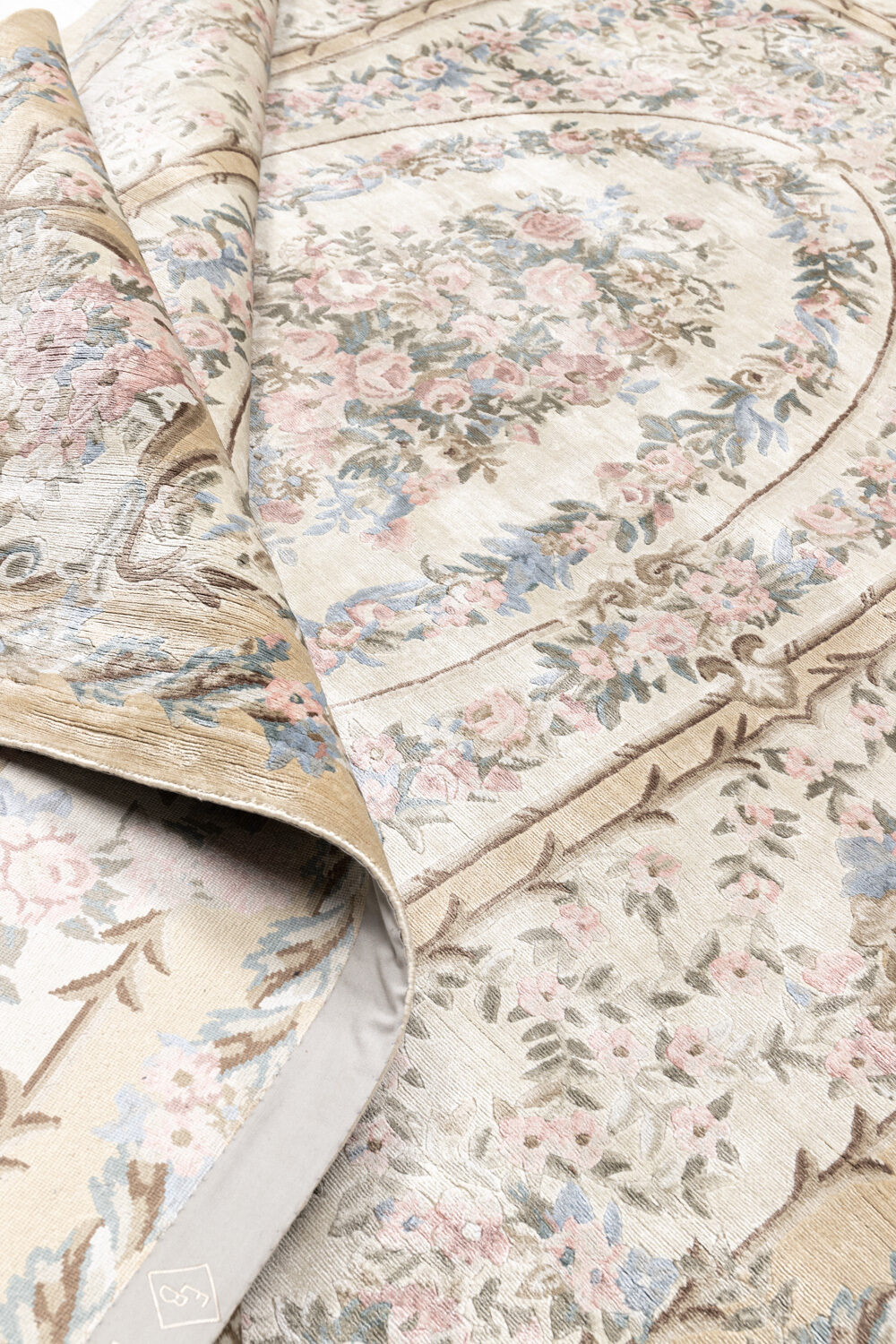 Tapis de luxe design et haut de gamme sur mesure • ROMA