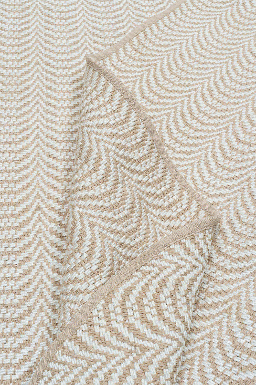 Tapis de luxe design et haut de gamme sur mesure • SARDAIGNE