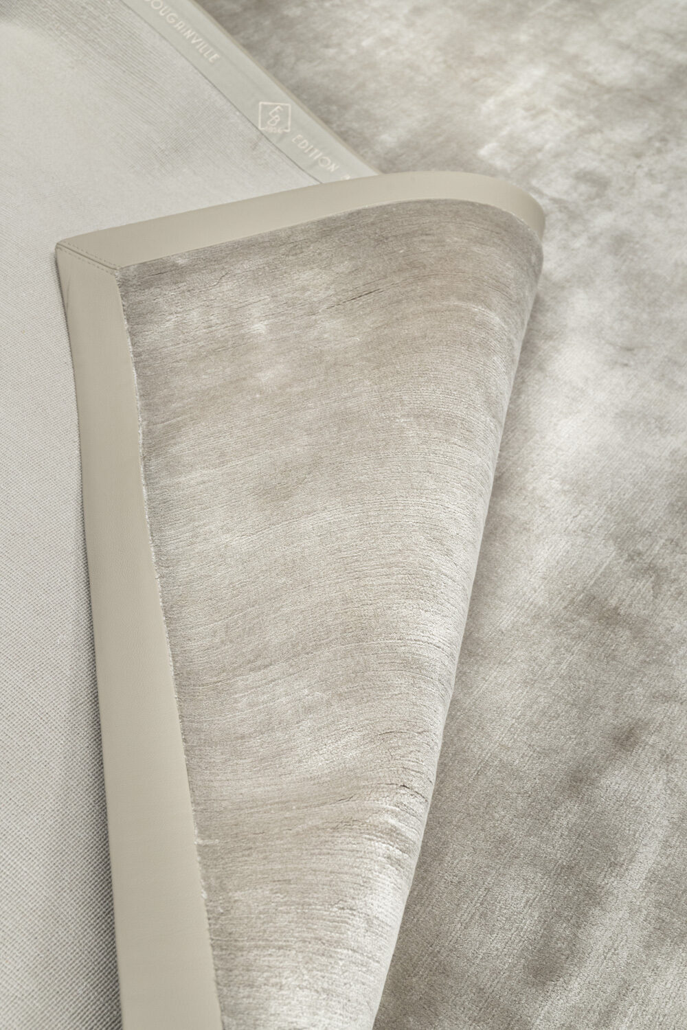 Tapis de luxe design et haut de gamme sur mesure • Whisper