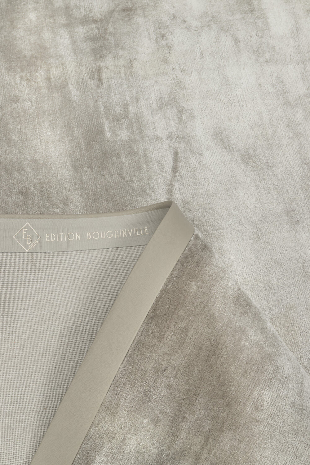 Tapis de luxe design et haut de gamme sur mesure • Whisper